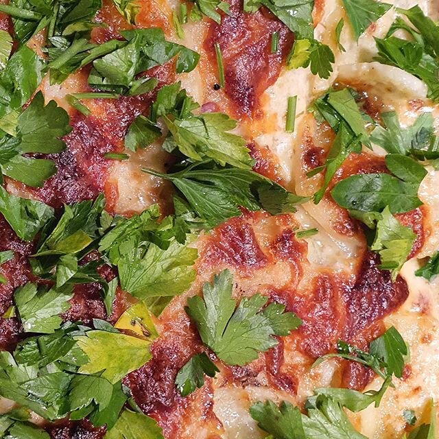 Scallop Potato! Full recipe at mrsjskitchen.com/blog #mrsjtribe #scallopedpotatoes #cream #nutmeg #spec